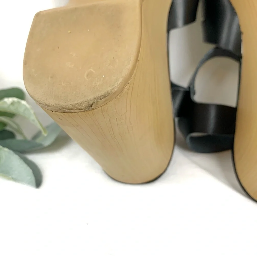 Torrid platform faux wood strappy wedges, size 9